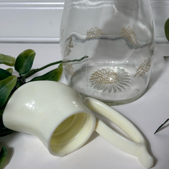 Vintage Log Cabin Maple Syrup Glass Dispenser 1970’s Gold Eagle Pattern - Picture 8 of 9